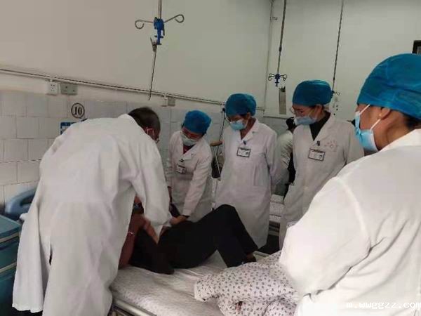 【喜讯】普洱市人民医院泌尿外科杨勇专家团队工作站落户伟德BV-1946(图14) 【喜讯】普洱市人民医院泌尿外科杨勇专家团队工作站落户伟德BV-1946(图14)