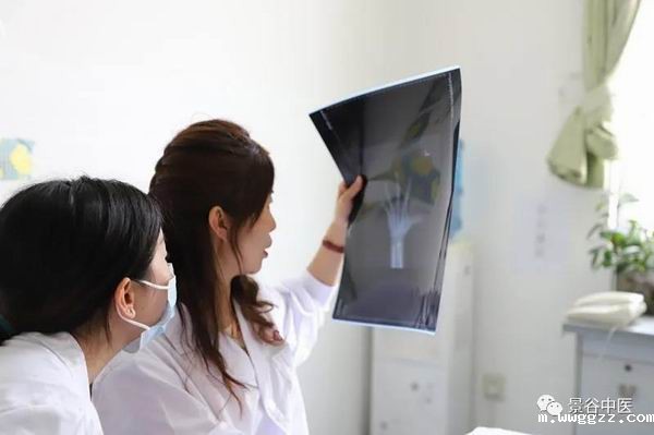 昆明市第一人民医院儿科专家工作站今日落户伟德滚球站app(图10) 昆明市第一人民医院儿科专家工作站今日落户伟德滚球站app(图10)